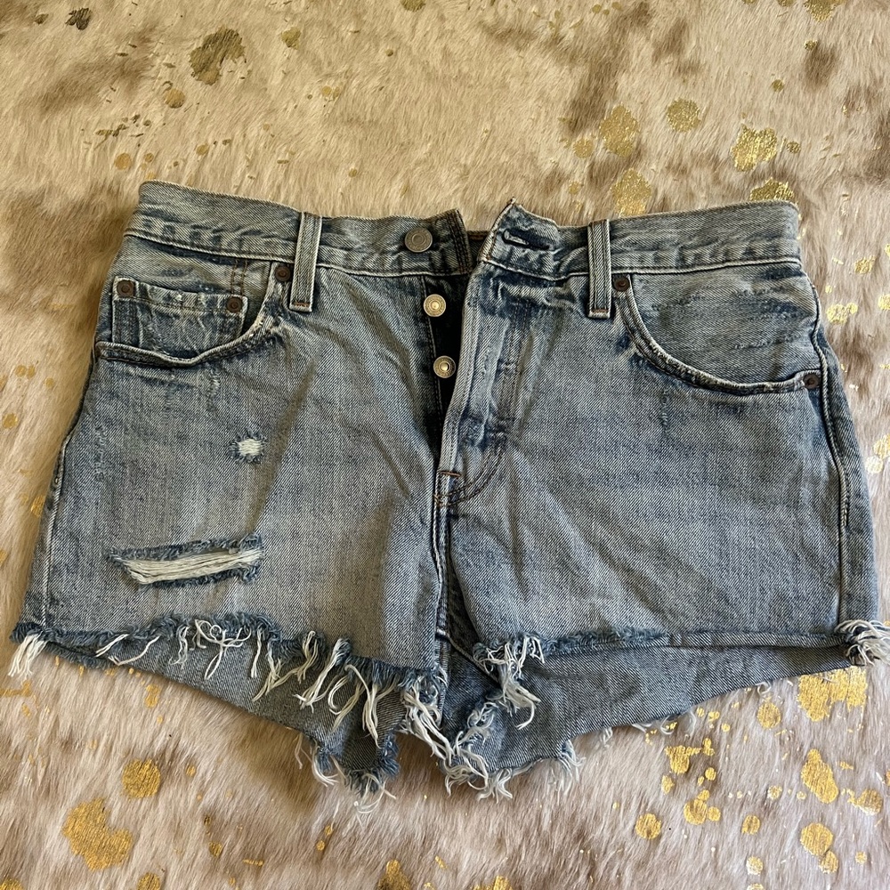 Levi’s 501 cutoff shorts